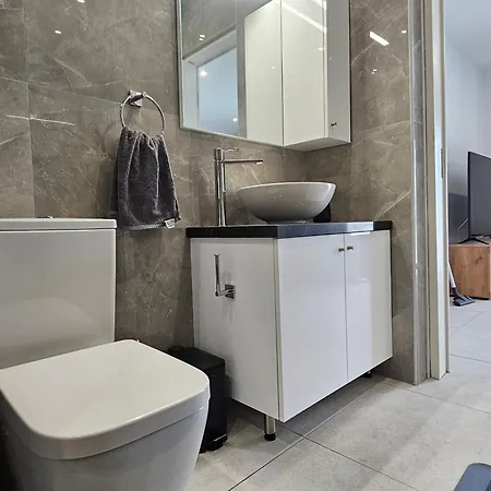 Elisia Apartment *